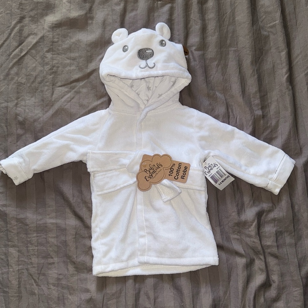 🧸NWT Baby Essentials soft plush bathrobe